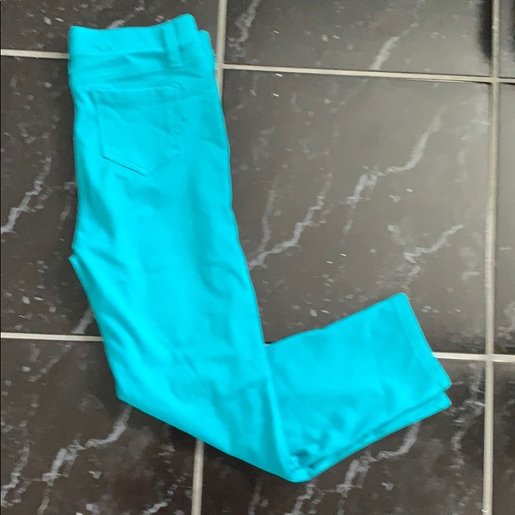 NWOT Capri pants - Picture 2 of 3
